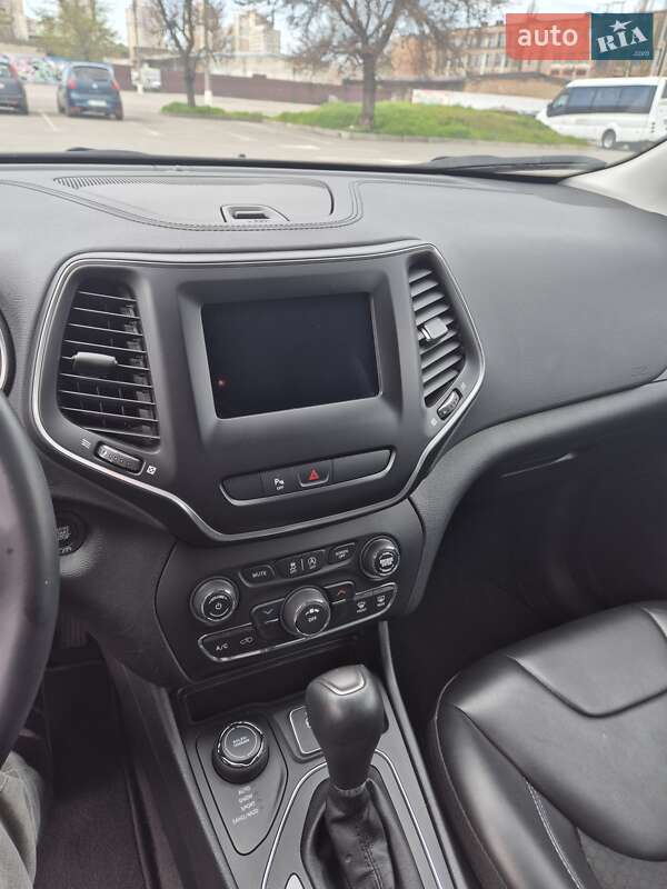 Внедорожник / Кроссовер Jeep Cherokee 2019 в Киеве