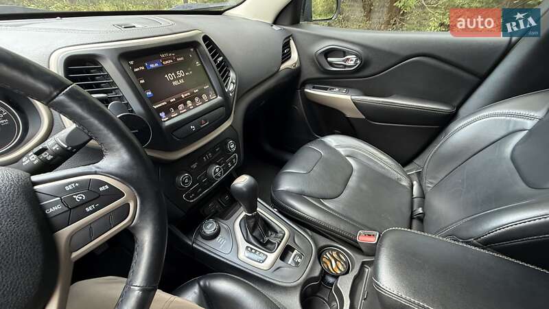 Позашляховик / Кросовер Jeep Cherokee 2016 в Києві