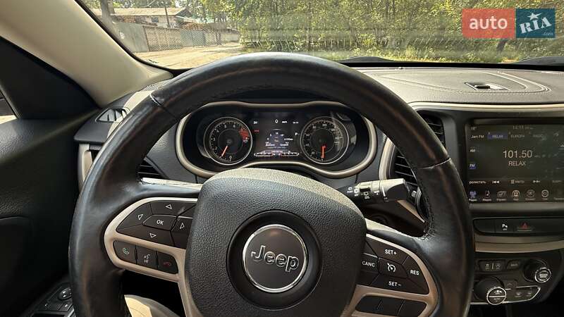 Позашляховик / Кросовер Jeep Cherokee 2016 в Києві