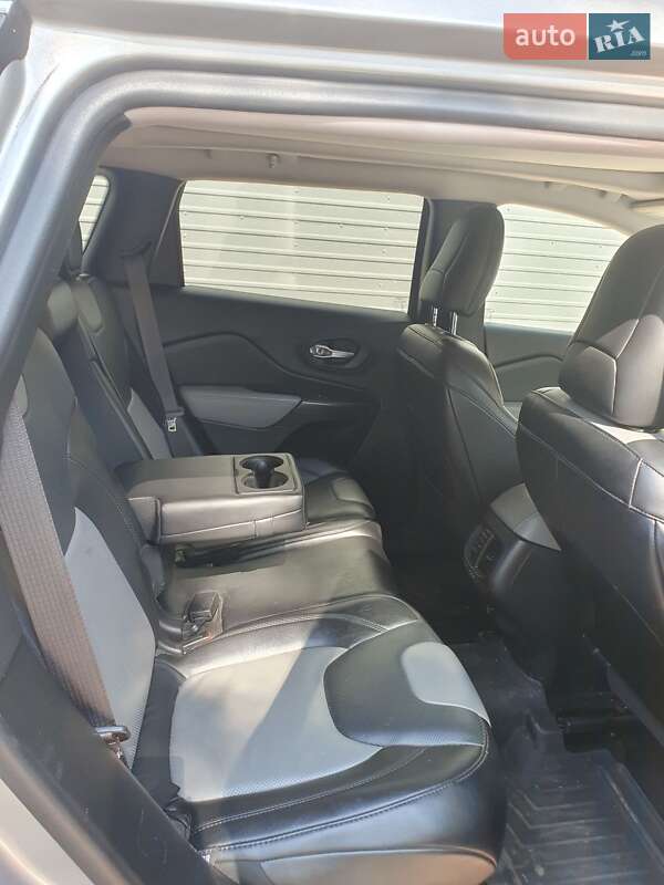 Позашляховик / Кросовер Jeep Cherokee 2014 в Черкасах