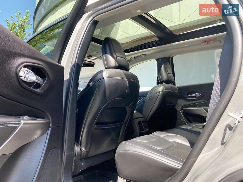 Позашляховик / Кросовер Jeep Cherokee 2020 в Києві