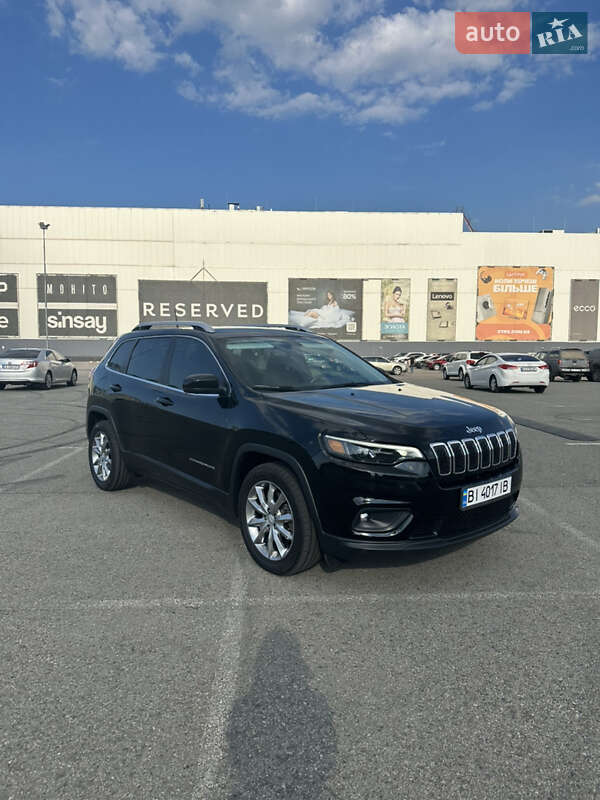 Внедорожник / Кроссовер Jeep Cherokee 2018 в 