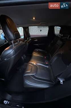 Внедорожник / Кроссовер Jeep Cherokee 2018 в 