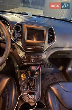 Внедорожник / Кроссовер Jeep Cherokee 2019 в 