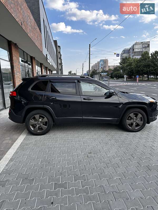 Внедорожник / Кроссовер Jeep Cherokee 2016 в Ивано-Франковске