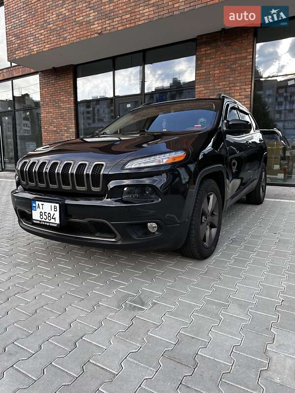 Внедорожник / Кроссовер Jeep Cherokee 2016 в Ивано-Франковске