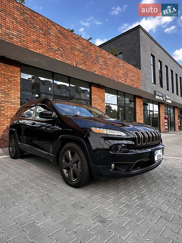 Внедорожник / Кроссовер Jeep Cherokee 2016 в Ивано-Франковске