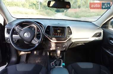 Внедорожник / Кроссовер Jeep Cherokee 2014 в 
