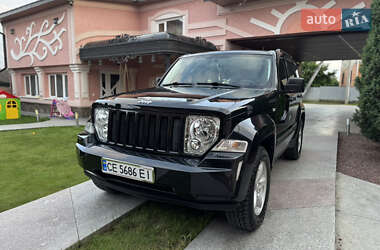 Позашляховик / Кросовер Jeep Cherokee 2010 в Чернівцях