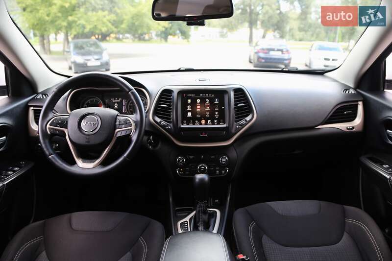 Внедорожник / Кроссовер Jeep Cherokee 2015 в Киеве
