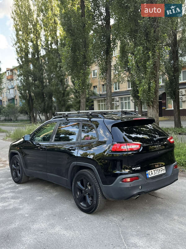Внедорожник / Кроссовер Jeep Cherokee 2017 в Киеве