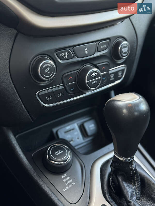 Внедорожник / Кроссовер Jeep Cherokee 2017 в Киеве