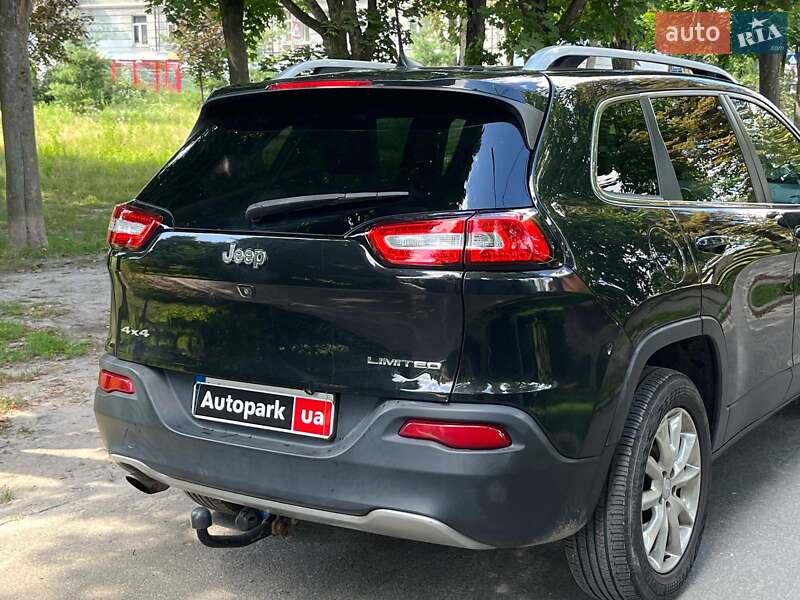 Внедорожник / Кроссовер Jeep Cherokee 2015 в Киеве