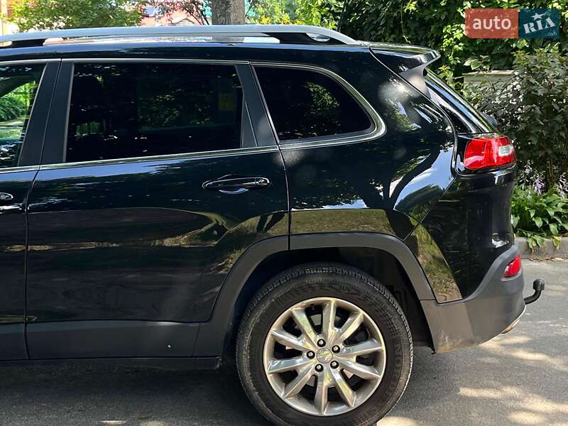 Внедорожник / Кроссовер Jeep Cherokee 2015 в Киеве
