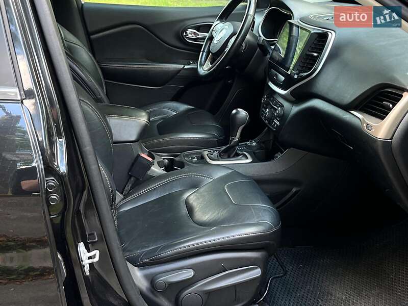 Внедорожник / Кроссовер Jeep Cherokee 2015 в Киеве