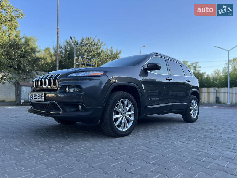 Внедорожник / Кроссовер Jeep Cherokee 2015 в Виннице