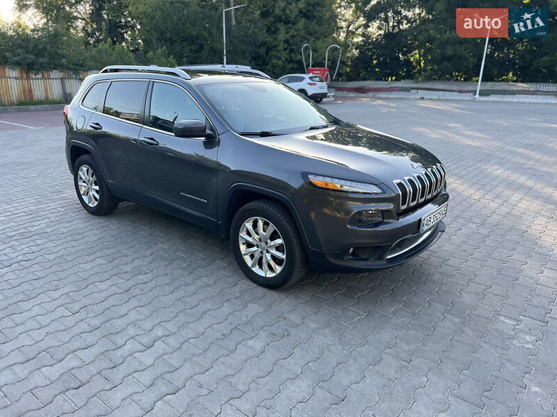Внедорожник / Кроссовер Jeep Cherokee 2015 в Виннице