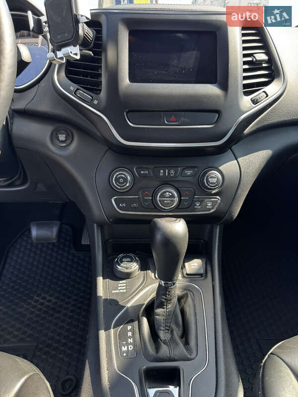 Внедорожник / Кроссовер Jeep Cherokee 2018 в Киеве