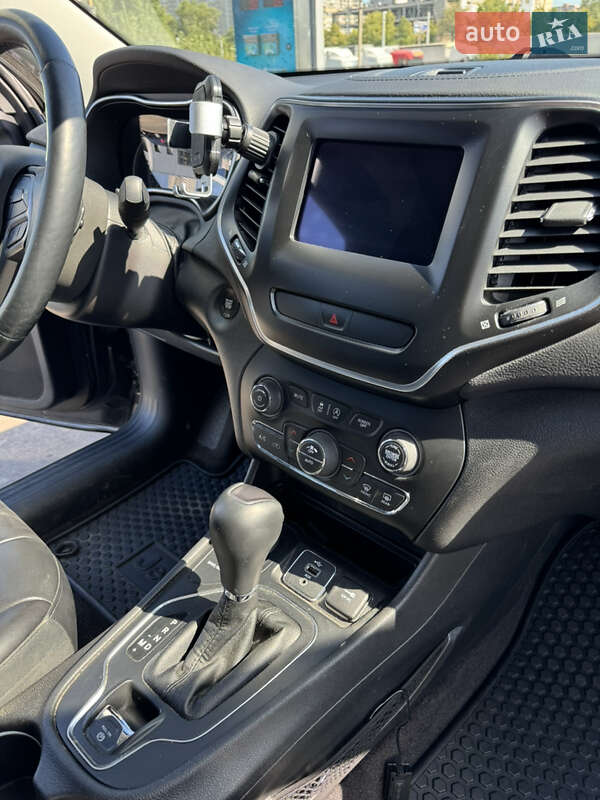 Внедорожник / Кроссовер Jeep Cherokee 2018 в Киеве