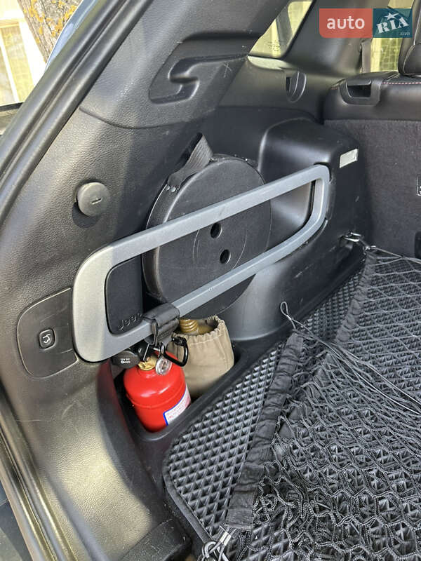 Внедорожник / Кроссовер Jeep Cherokee 2015 в Южноукраинске