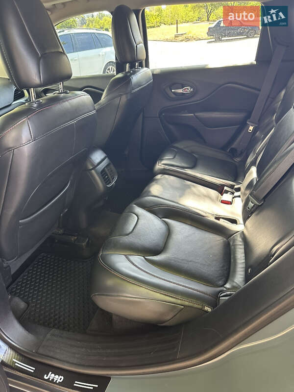Внедорожник / Кроссовер Jeep Cherokee 2015 в Южноукраинске