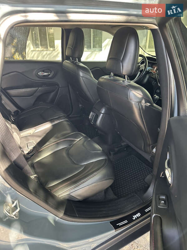 Внедорожник / Кроссовер Jeep Cherokee 2015 в Южноукраинске
