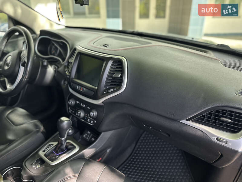 Внедорожник / Кроссовер Jeep Cherokee 2015 в Южноукраинске