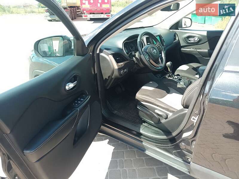 Внедорожник / Кроссовер Jeep Cherokee 2014 в Полтаве
