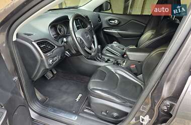 Внедорожник / Кроссовер Jeep Cherokee 2018 в 