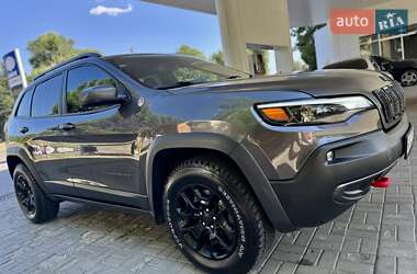 Внедорожник / Кроссовер Jeep Cherokee 2018 в 