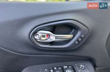 Внедорожник / Кроссовер Jeep Cherokee 2018 в 