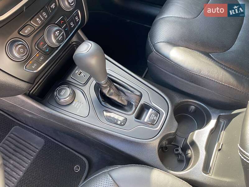 Внедорожник / Кроссовер Jeep Cherokee 2020 в Львове фото 19 Внедорожник / Кроссовер Jeep Cherokee 2020 в Львове