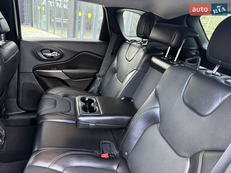 Позашляховик / Кросовер Jeep Cherokee 2019 в Полтаві фото 28 Позашляховик / Кросовер Jeep Cherokee 2019 в Полтаві