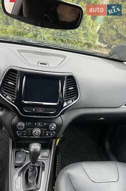 Внедорожник / Кроссовер Jeep Cherokee 2019 в 