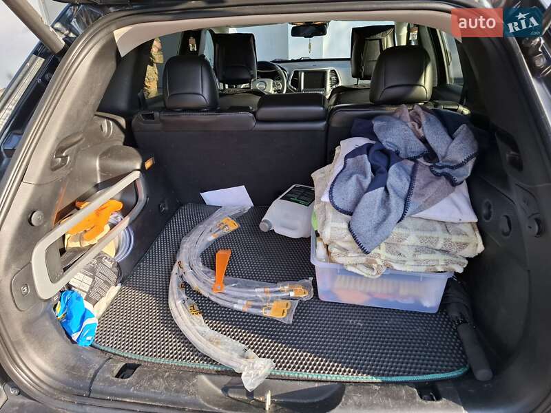 Внедорожник / Кроссовер Jeep Cherokee 2016 в Полтаве