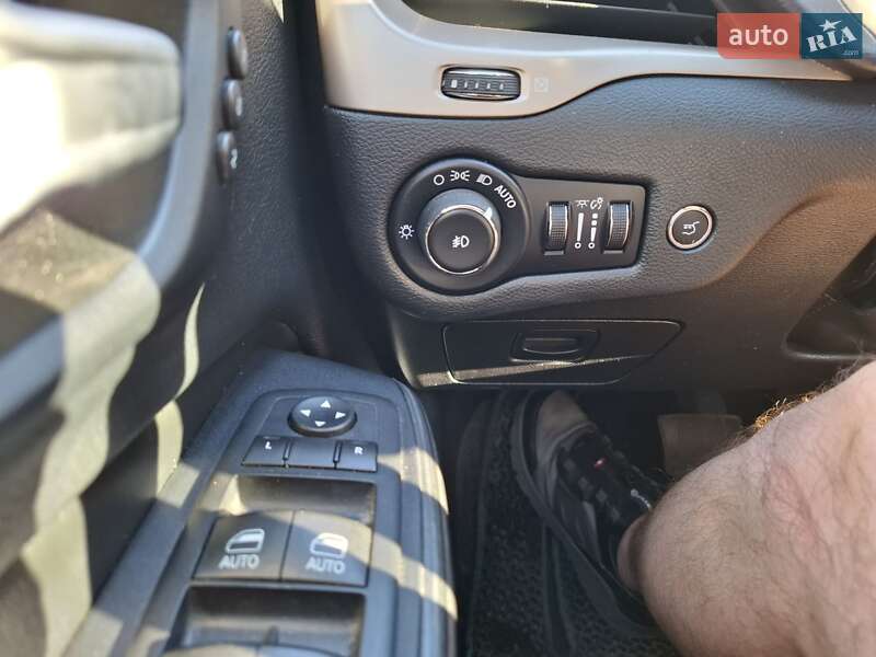 Внедорожник / Кроссовер Jeep Cherokee 2016 в Полтаве