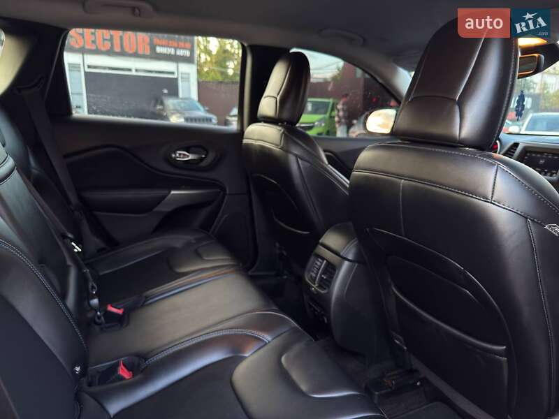 Внедорожник / Кроссовер Jeep Cherokee 2018 в Харькове