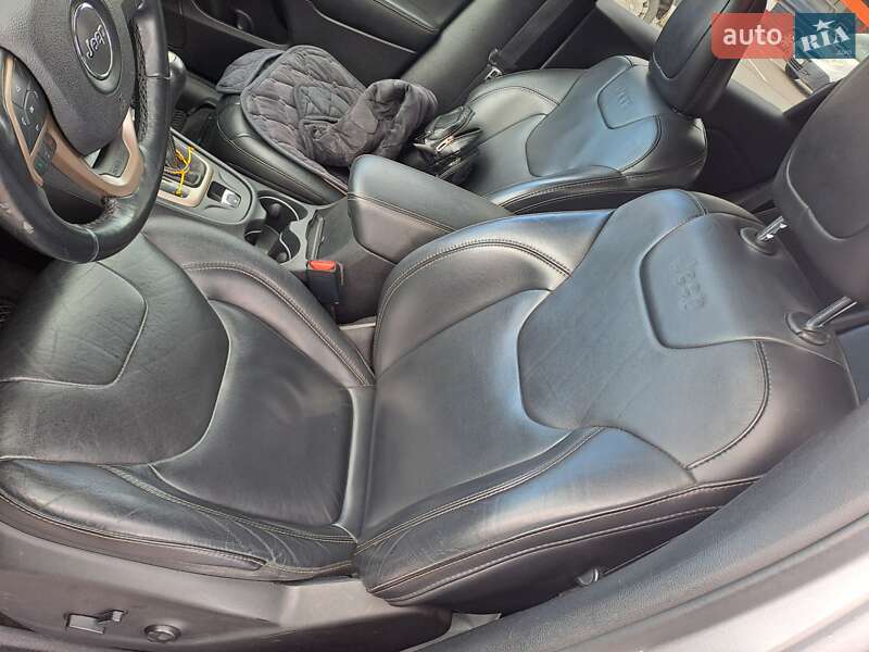 Внедорожник / Кроссовер Jeep Cherokee 2016 в Хмельницком