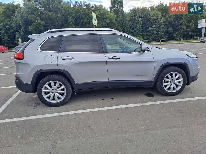 Внедорожник / Кроссовер Jeep Cherokee 2016 в Хмельницком