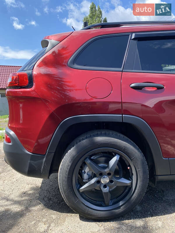 Внедорожник / Кроссовер Jeep Cherokee 2016 в Черновцах