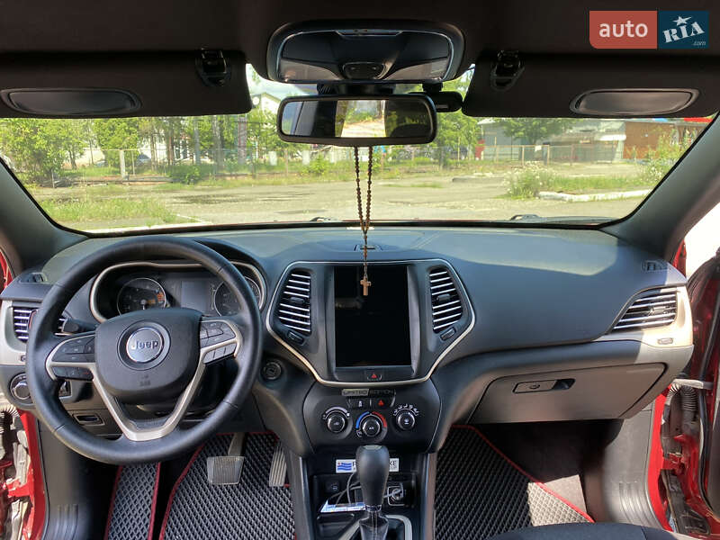 Внедорожник / Кроссовер Jeep Cherokee 2016 в Черновцах