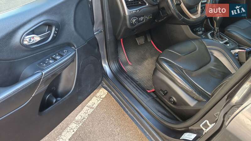 Внедорожник / Кроссовер Jeep Cherokee 2014 в Киеве
