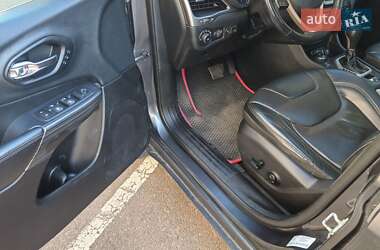 Внедорожник / Кроссовер Jeep Cherokee 2014 в 