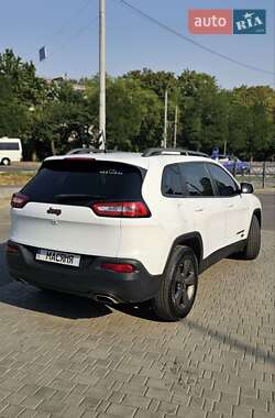 Внедорожник / Кроссовер Jeep Cherokee 2016 в 