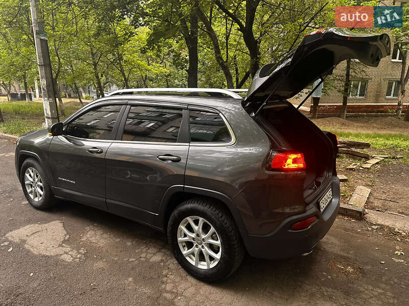 Внедорожник / Кроссовер Jeep Cherokee 2016 в Городне