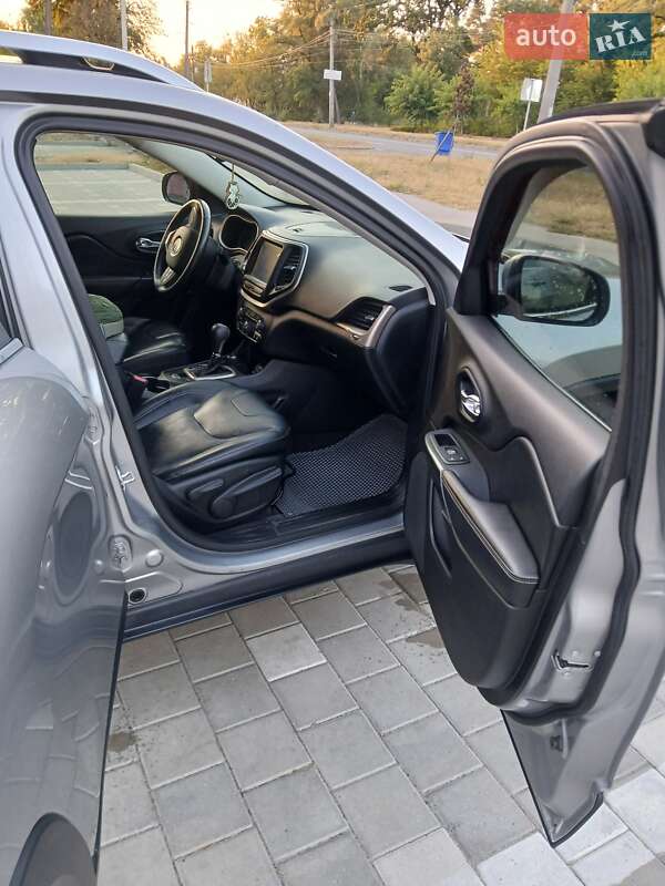 Позашляховик / Кросовер Jeep Cherokee 2016 в Черкасах