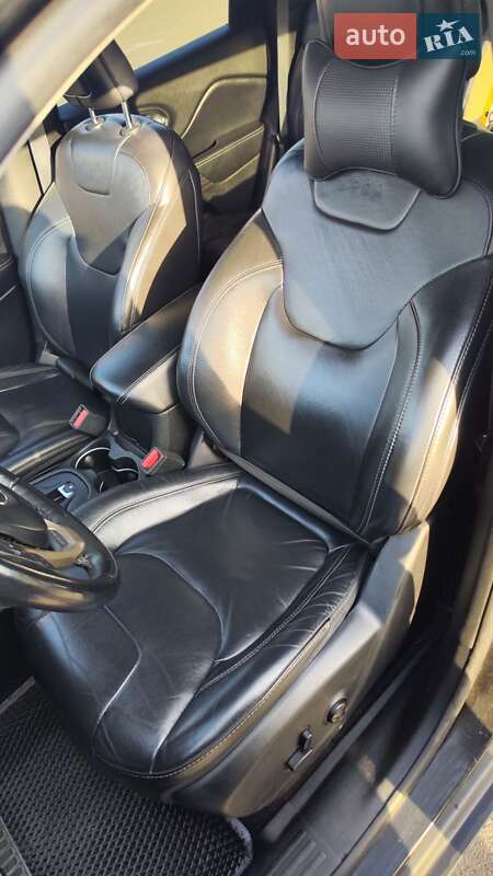 Позашляховик / Кросовер Jeep Cherokee 2016 в Сарнах