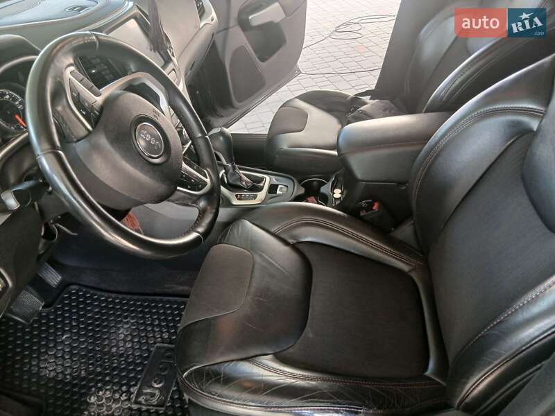 Внедорожник / Кроссовер Jeep Cherokee 2017 в Джурине фото 17 Внедорожник / Кроссовер Jeep Cherokee 2017 в Джурине