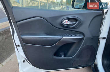 Внедорожник / Кроссовер Jeep Cherokee 2018 в 