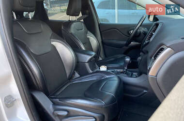 Внедорожник / Кроссовер Jeep Cherokee 2018 в 